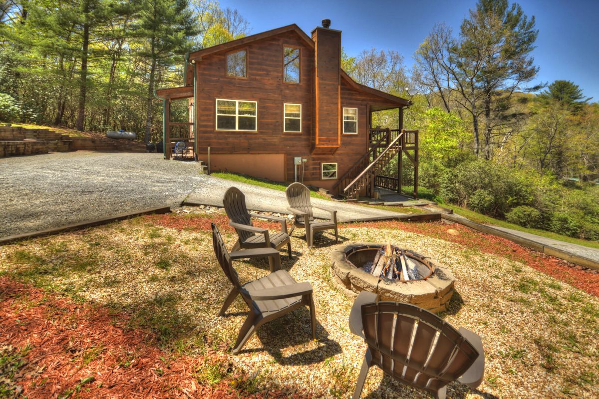 Four Ridges Lodge | Cherry Log, GA | Morning Breeze Cabin Rentals