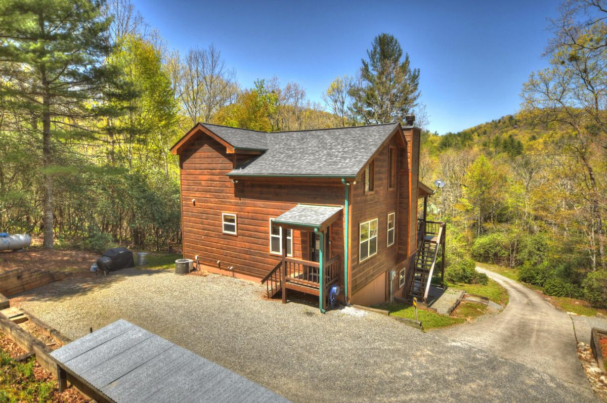 Four Ridges Lodge | Cherry Log, GA | Morning Breeze Cabin Rentals