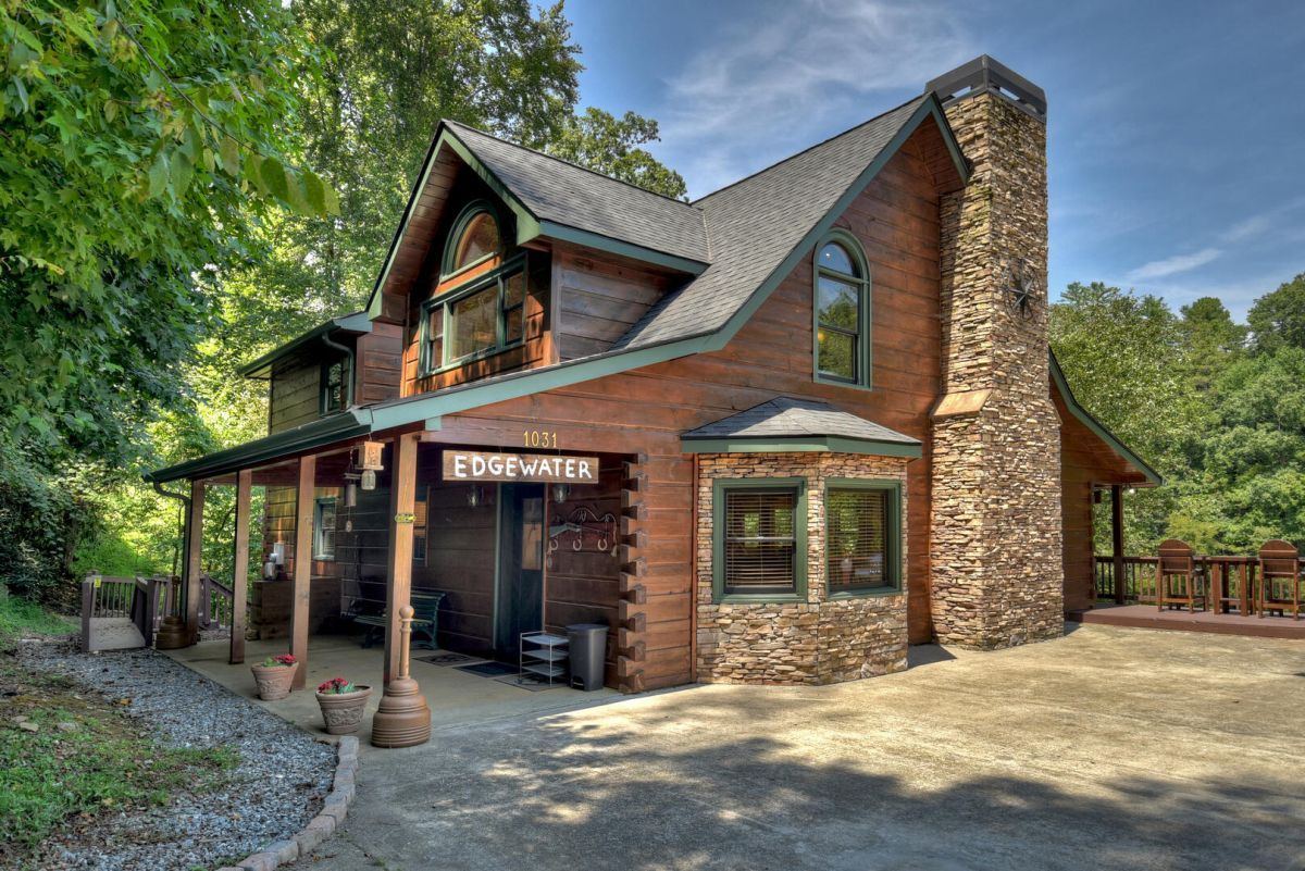 exterior of North Georgia cabin rental